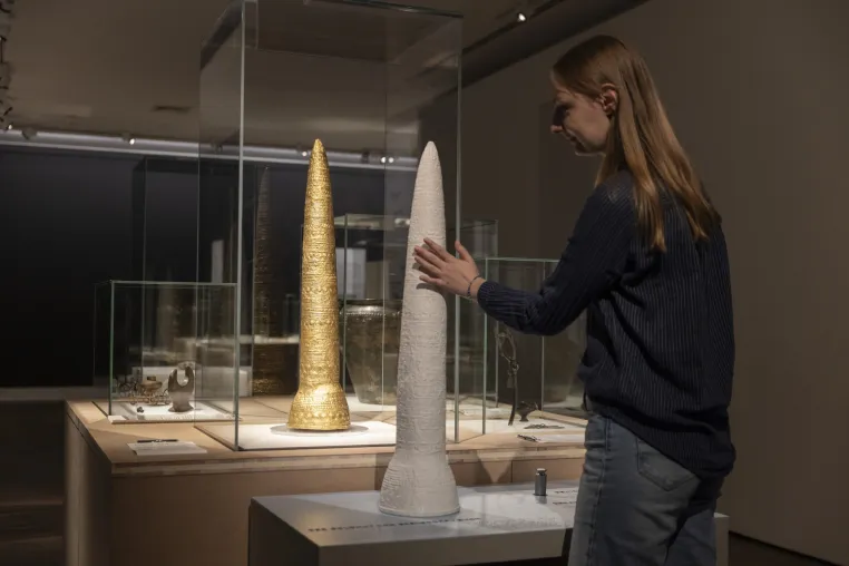 Bild: Der bronzezeitliche Goldhut von Ezelsdorf/Buch jetzt als Tastobjekt in Nürnberg