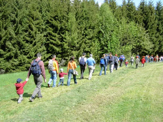 Bild: Urlaub ohne Auto? Wettbewerbsjury fuhr auf NaturFreunde-Projekt ab