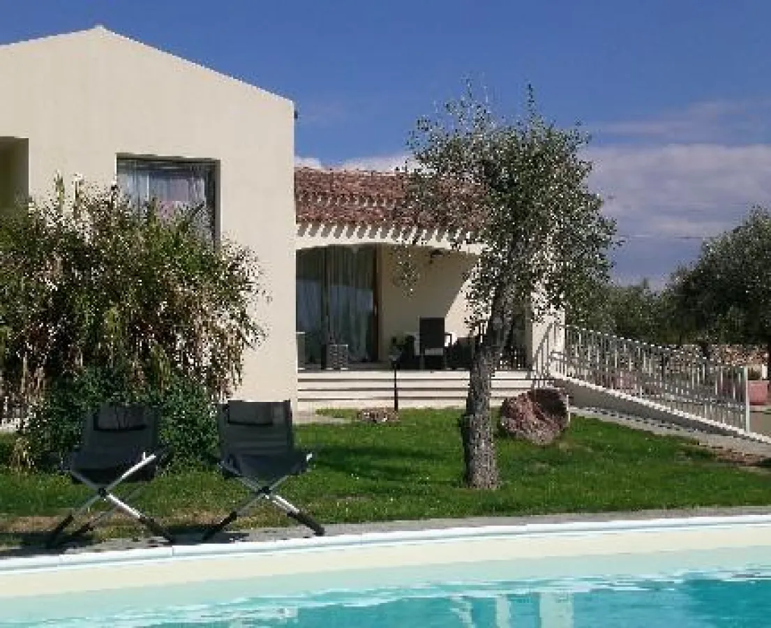 Der B&B Rosso di Sera bei Alghero zwischen Olivenbäumen und mit Swimming-Pool