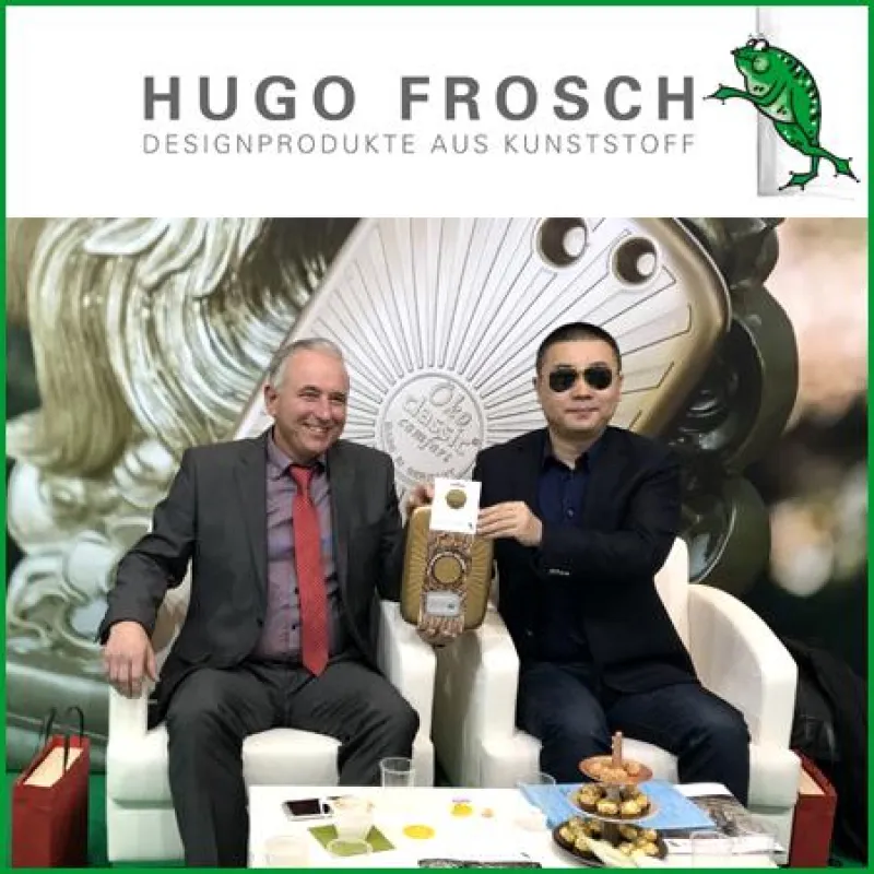 Auf der Ambiente 2017 fand bei Hugo Frosch die Präsentation der Ökowärmflasche in goldfarben statt
