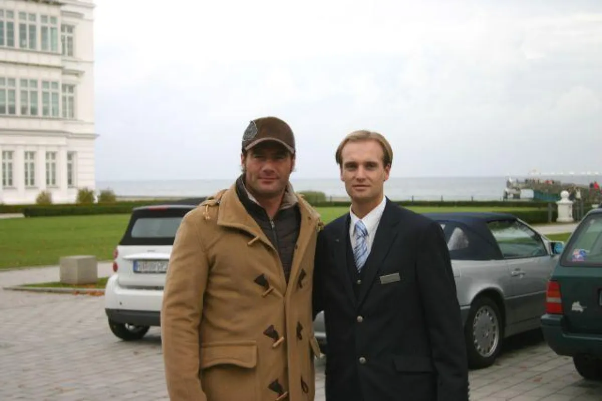 Sänger Sascha und Guest Relation Supervisor Sebastian Witzel