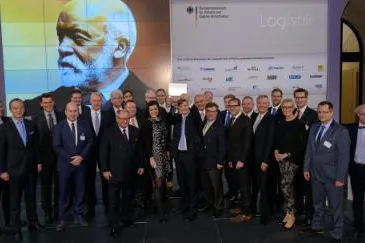 Gottlieb Daimler wird im Bundesverkehrsministerium in die Logistik Hall of Fame aufgenommen Bild: Gottlieb Daimler wird im Bundesverkehrsministerium in die Logistik Hall of Fame aufgenommen