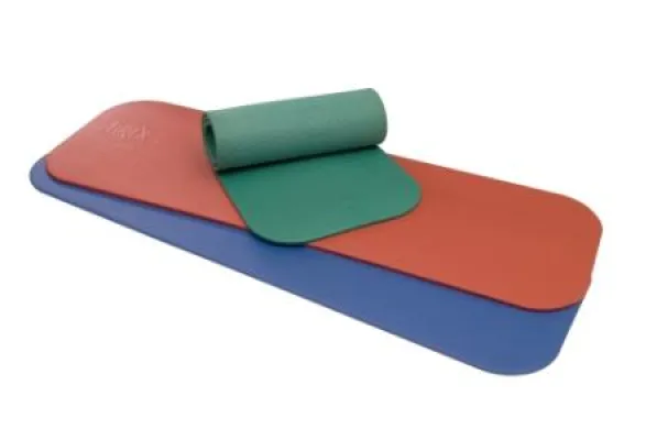 Bild: Auf AIREX® Gymnastikmatten tut man etwas für die Gesundheit. Sogar in doppelter Hinsicht.