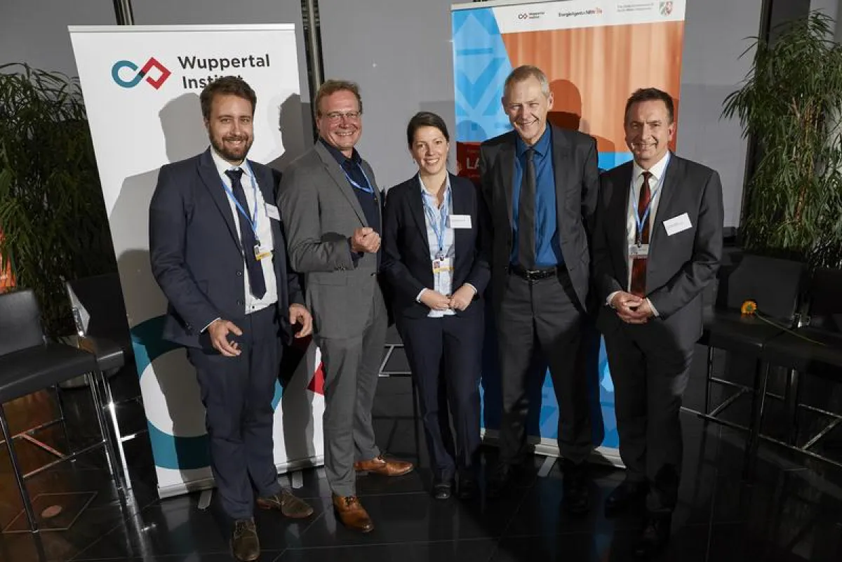 Expertinnen und Experten des Wuppertal Instituts verfolgten die Verhandlungen während der 23. Weltklimakonferenz. (Frank Wiedemeier/EnergieAgentur.NRW)