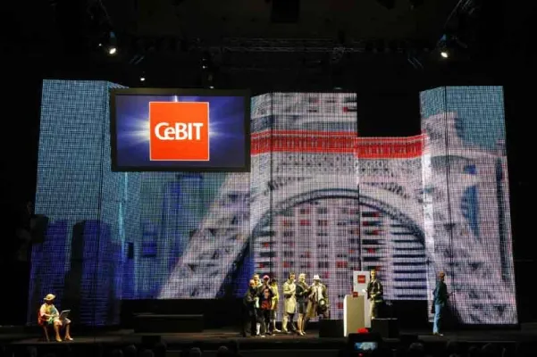 Bild: Eröffnungsveranstaltung der CeBIT 2009 wieder mit insglück