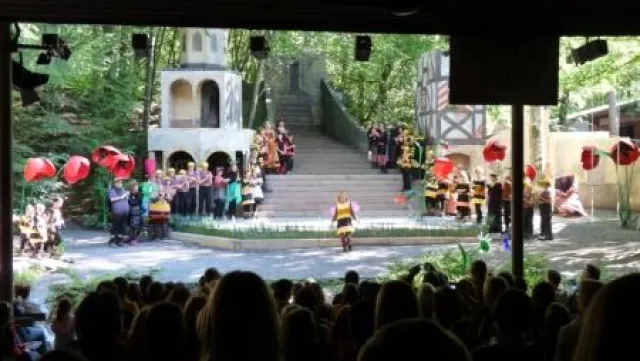 Bild: 8000 Zuschauer sehen Majas Wasserschlacht