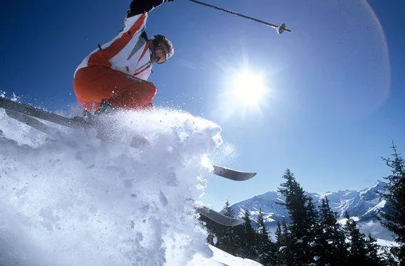 Zu Ostern noch Schnee? Ja bitte. Last-Minute-Skipauschalen im Hotel Stadt Wien in Zell am See Bild: Zu Ostern noch Schnee? Ja bitte. Last-Minute-Skipauschalen im Hotel Stadt Wien in Zell am See