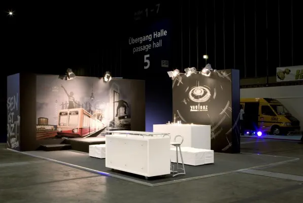 Bild: Außergewöhnliche Ausstellung in einer S-Bahn und bei der YOU Messe von dan pearlman und den yoofooz