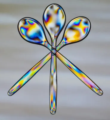 Bild: Fotoworkshop „Effekte mit UV-Licht, bipolarisiertem Licht, Taschenlampe, Spiegeln und Dunkelfeldfotografie“