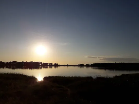 Mittsommer im Schloss am Meer: mit Fahrrad und Picknickkorb in den sommerlichen Abend… Bild: Mittsommer im Schloss am Meer: mit Fahrrad und Picknickkorb in den sommerlichen Abend…