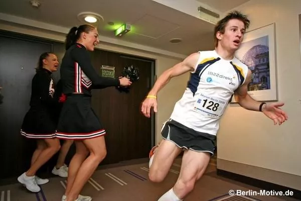 Park Inn Berlin-Alexanderplatz - 3. Berliner Treppenlauf - „Sky Run Berlin 2008“ am Pfingstmontag Bild: Park Inn Berlin-Alexanderplatz - 3. Berliner Treppenlauf - „Sky Run Berlin 2008“ am Pfingstmontag