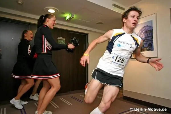 Park Inn Berlin-Alexanderplatz - 3. Berliner Treppenlauf - „Sky Run Berlin 2008“ am Pfingstmontag Bild: Park Inn Berlin-Alexanderplatz - 3. Berliner Treppenlauf - „Sky Run Berlin 2008“ am Pfingstmontag
