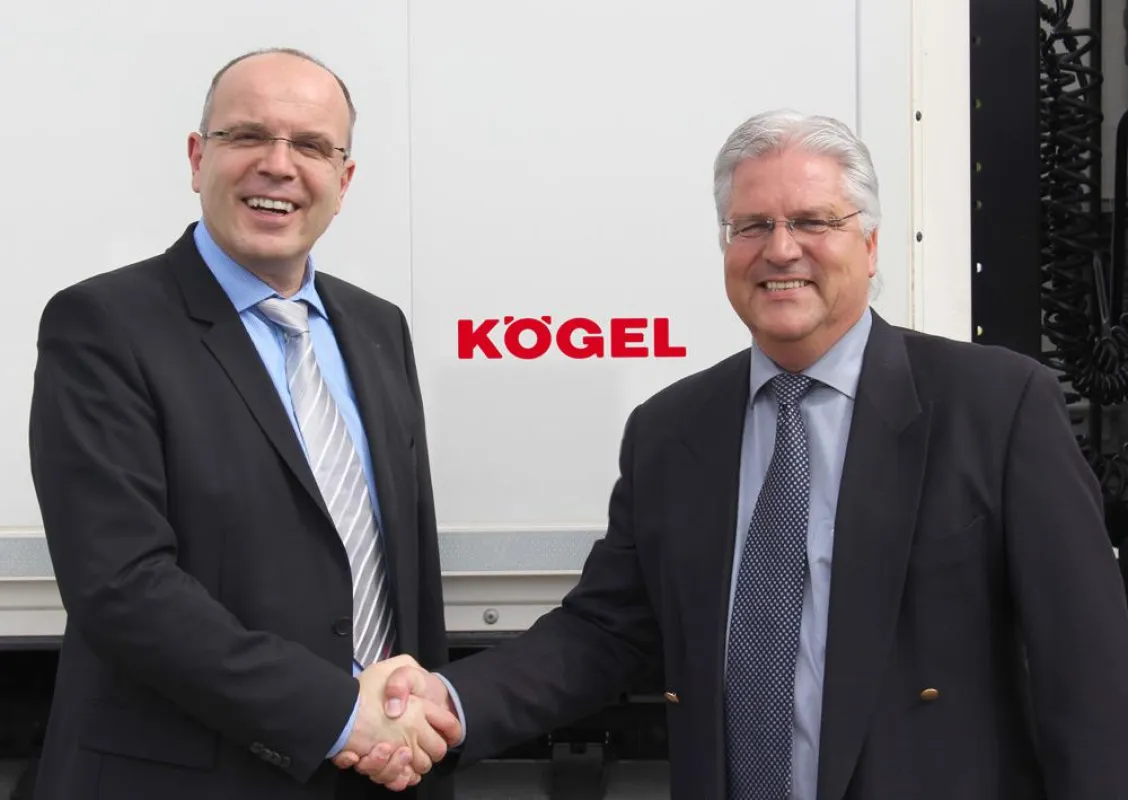 Thomas Heckel, CEO bei Kögel, und Jürgen Wörner, Geschäftsführer bei F-Logistik