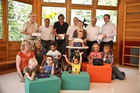 Bild: Paderborner spenden iPads und entwickeln Software für Kinder mit Behinderungen