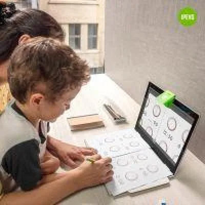 Bild: Befreien Sie die Dokumentenkamera, die in Ihrem Laptop steckt, mit der Mirror-Cam von IPEVO.