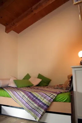 Bild: Das Zuhause als Wohlfühloase - Bauherrenfamilie atmet durch - dank Lehmputz und -farben