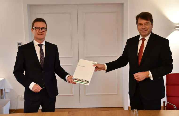 Bild: Vereinbarung zwischen Sparkasse Nürnberg und wbg Nürnberg unterzeichnet