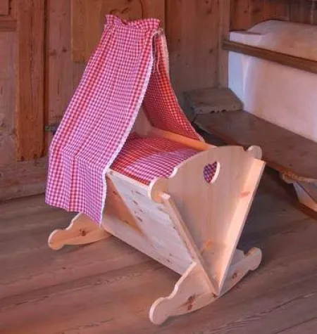 „Guten Abend, gut‘ Nacht …“ Traumhafte Kinderwiegen bei alpenweit Bild: „Guten Abend, gut‘ Nacht …“ Traumhafte Kinderwiegen bei alpenweit