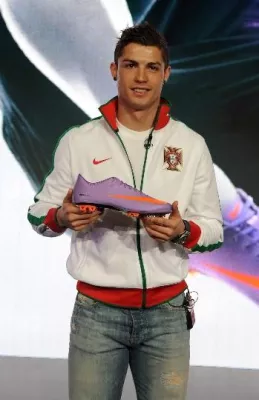 Bild: EINBLICKE IN DIE WELT DER TOPSPIELER - NIKE UND C. RONALDO STELLEN DEN NEUEN MERCURIAL VAPOR SUPERFLY II VOR