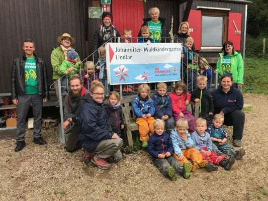 Bild: Provinzial Geschäftsstelle Mario Arend besucht Waldkita in Lindlar und übergibt Spende