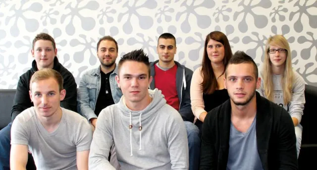 Bild: ESCHA begrüßt acht neue Azubis