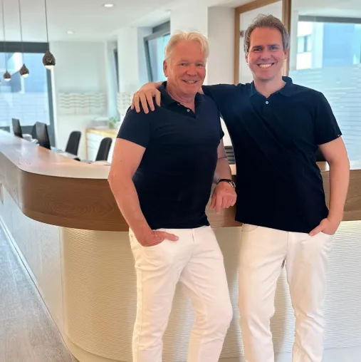 Bild: Mönchengladbacher Reproduktionsmediziner-Duo Dr. Döhmen Senior und Junior ausgezeichnet als TOP-MEDIZINER 2025
