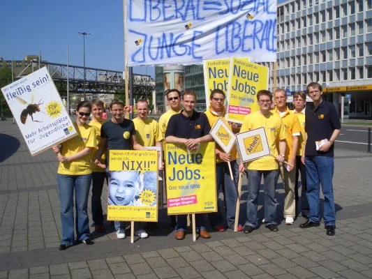 Bild: DGB Chef greift Hafke körperlich an