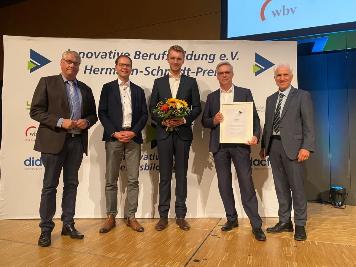 v.l.n.r. Prof. Dr. Friedrich Hubert Esser, Markus Singler, Bastian Dietzel, Dirk Werner, Arndt Berte (© Bundesinstitut für Berufsbildung (BiBB))