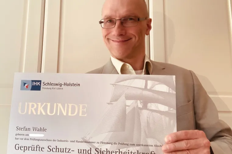 Bild: Meisterfeier der IHK Schleswig-Holstein 2024 in Lübeck mit Wirtschaftsminister (SH) Claus Ruhe Madsen
