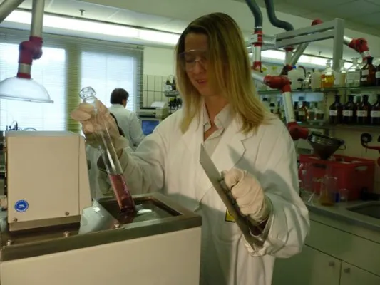 Bild: Einsatz von Kälte- und Wärmeträgerflüssigkeiten in Laborbetrieben