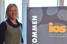 Bild: Mareen Hufe holt Silber beim IRONMAN Australia IOS-Technik unterzeichnet mit der Triathletin Sponsoringvertrag