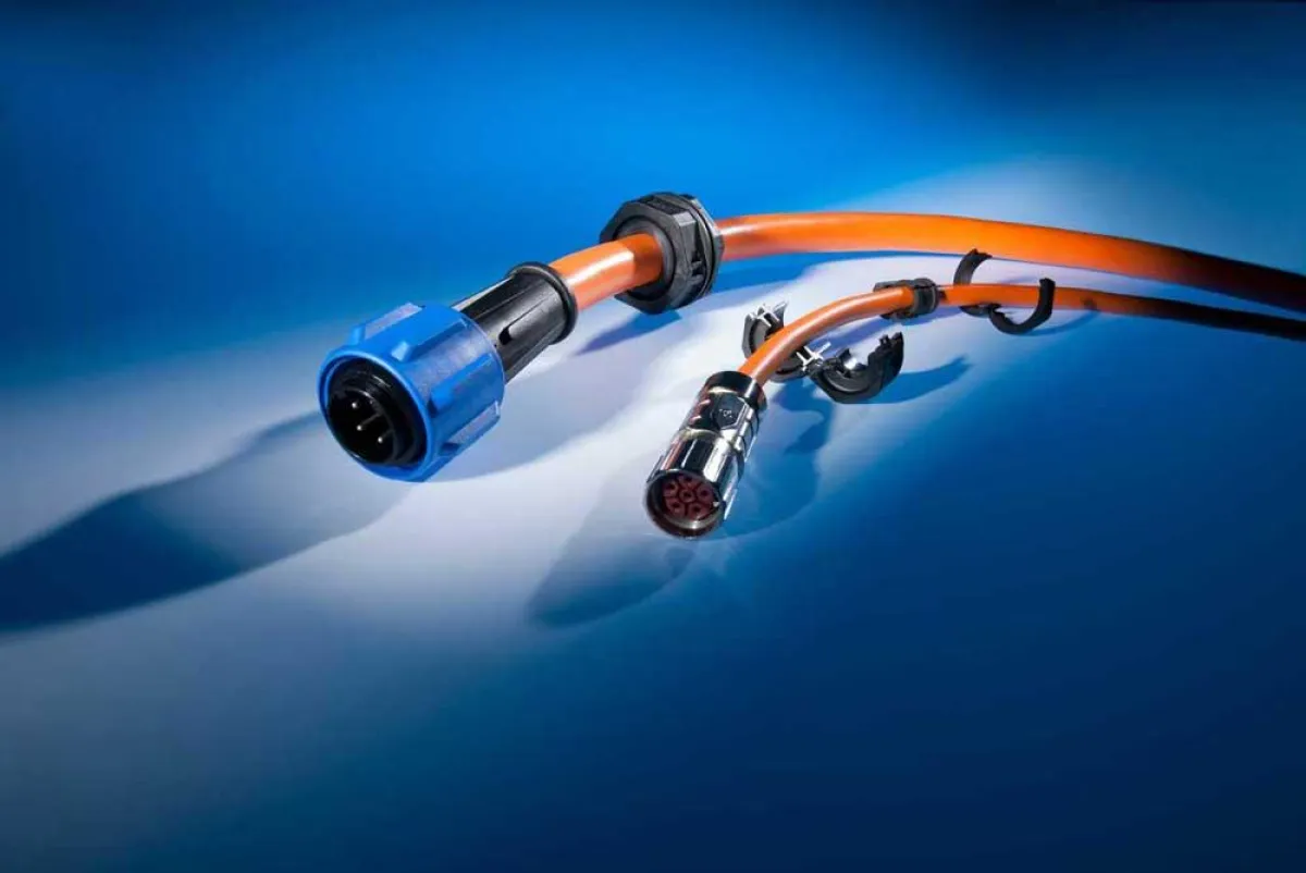 Die Kabeleinführung KDL/M vereinfacht die Montage von vorkonfektionierten Kabeln ganz erheblich