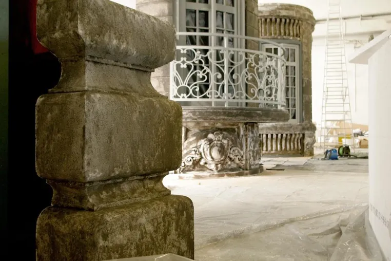 Manon Lescaut – Die hertzer GmbH baut das Bühnenbild für die Osterfestspiele in Baden-Baden Bild: Manon Lescaut – Die hertzer GmbH baut das Bühnenbild für die Osterfestspiele in Baden-Baden