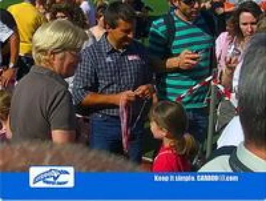 Bild: Carboo4U und Georg Hackl beim Windhagen-Marathon vor Ort