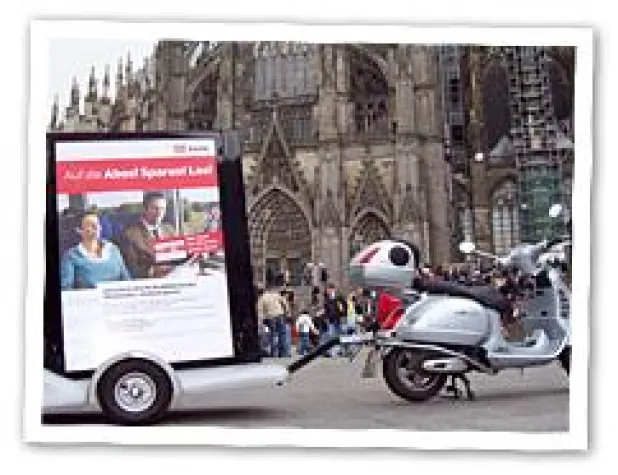 Bild: Die Bahn kommt - mit innovativer Werbung