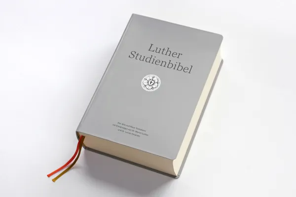 Bild: Neue Luther-Studienbibel verbindet 1630er Original mit moderner Zugänglichkeit