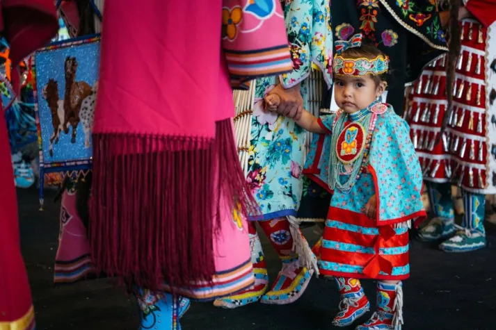 Bild: Der Sommer ist Powwow Saison in Kanada