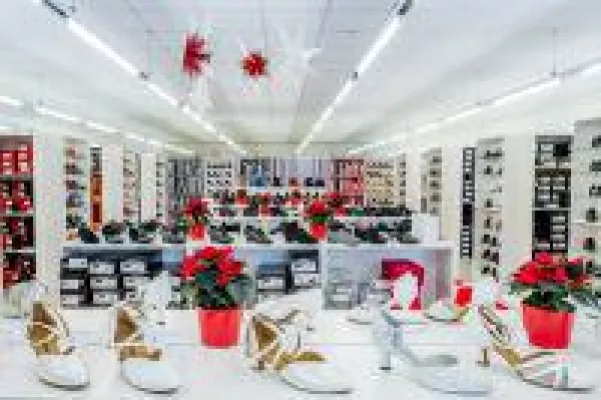Bild: Schuhpalast für Dancing-Queens und -Kings öffnete seine Pforten