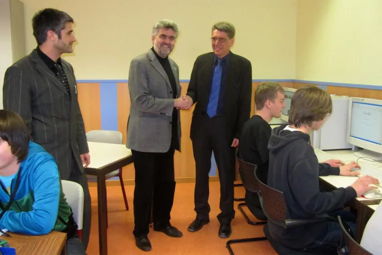 Hochschule Harz überlässt Landschulheim Grovesmühle moderne Computertechnik Bild: Hochschule Harz überlässt Landschulheim Grovesmühle moderne Computertechnik