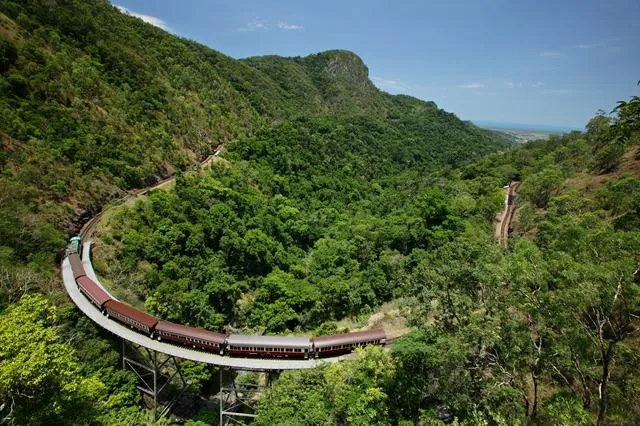 Die Kuranda Scenic Railway im Norden Queenslands feiert 120. Dienstjubiläum Bild: Die Kuranda Scenic Railway im Norden Queenslands feiert 120. Dienstjubiläum