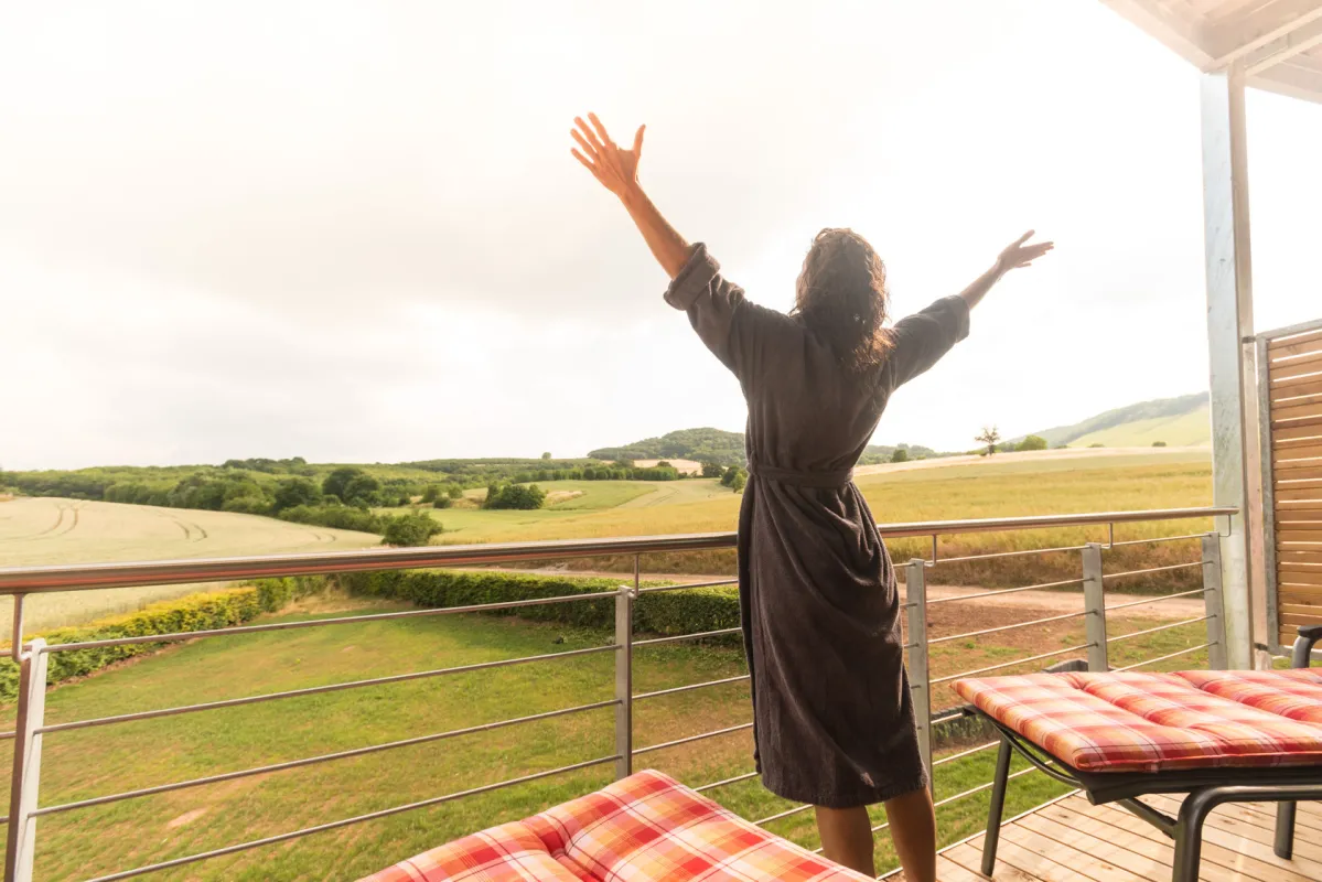 Das Menschels Vitalresort liegt mitten in der Natur (© Menschels Vitalresort)