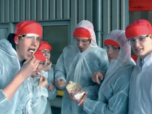 Bild: 7. Connection 2011 zur Berufswahl: Schüler knüpfen Kontakte zu Unternehmen