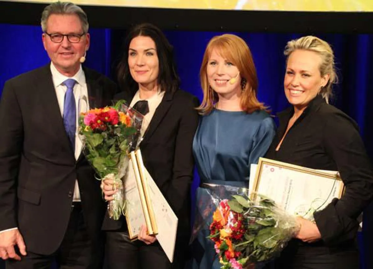 Hans Börsvik vom Beautiful Business Award mit Wirtschaftsministerin Annie Lööf, 2. v. r., und Anna B