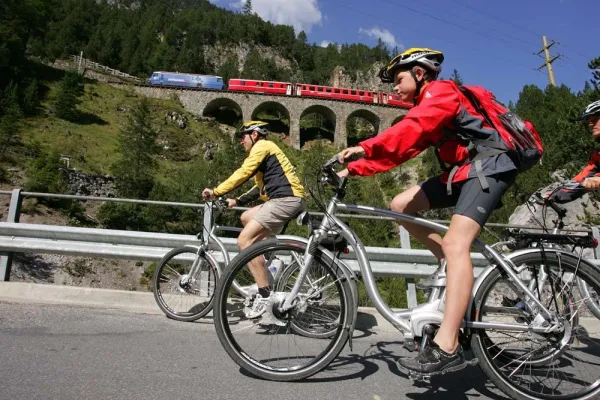 Bild: E-Bikes starten durch - Erste Modelle fahren über 40 km/h