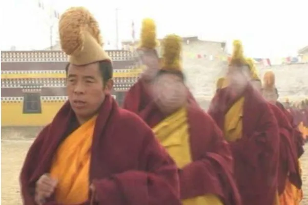 Tibetischer Gefangener infolge schwerer Folter in gelähmtem Zustand entlassen Bild: Tibetischer Gefangener infolge schwerer Folter in gelähmtem Zustand entlassen