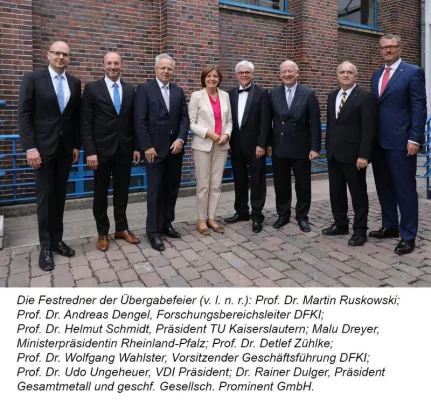 Nach 26 Jahren im Dienste der Wissenschaft: Prof. Dr. Zühlke übergibt an Prof. Dr. Ruskowski Bild: Nach 26 Jahren im Dienste der Wissenschaft: Prof. Dr. Zühlke übergibt an Prof. Dr. Ruskowski