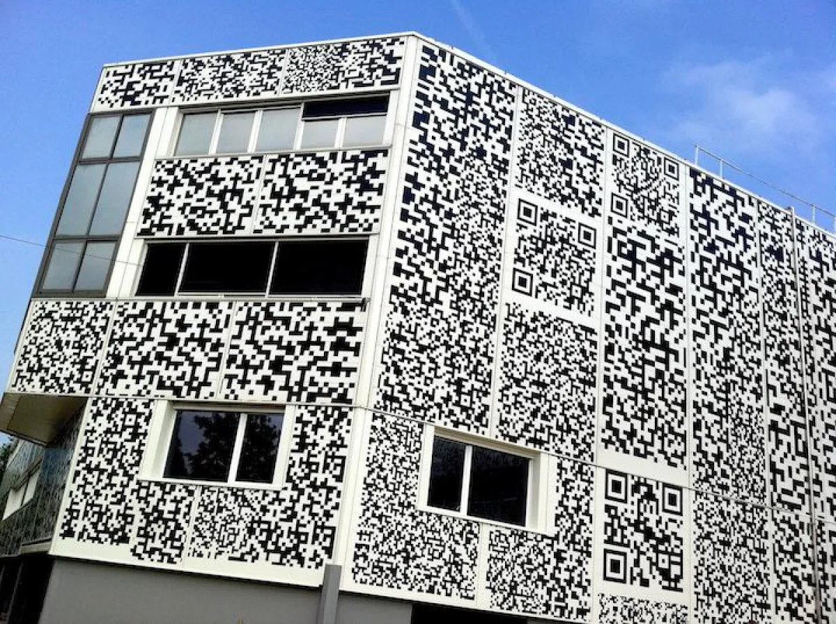 Fassade mit HEXIS-Folie