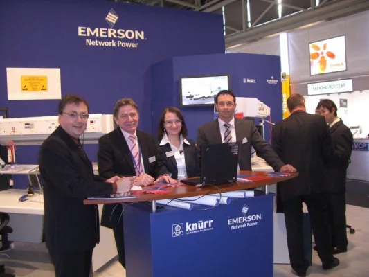 Bild: electronica 2008 - Knürr präsentiert den höhenverstellbaren Elektroniker-Arbeitsplatz der Zukunft