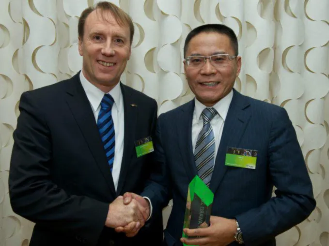 ZTE wird von der E-Plus Gruppe als „Lieferant des Jahres“ 2013 ausgezeichnet Bild: ZTE wird von der E-Plus Gruppe als „Lieferant des Jahres“ 2013 ausgezeichnet