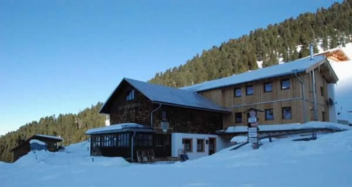 Weidener Hütte mit viel Komfort inmitten der Tuxer Alpen - Karwendelblick inclusive